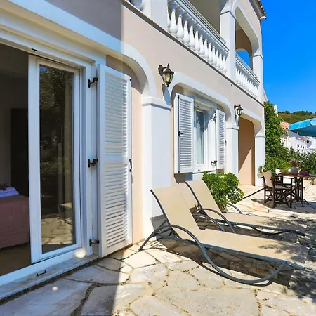 Apartment Spiros Saint Stephanos